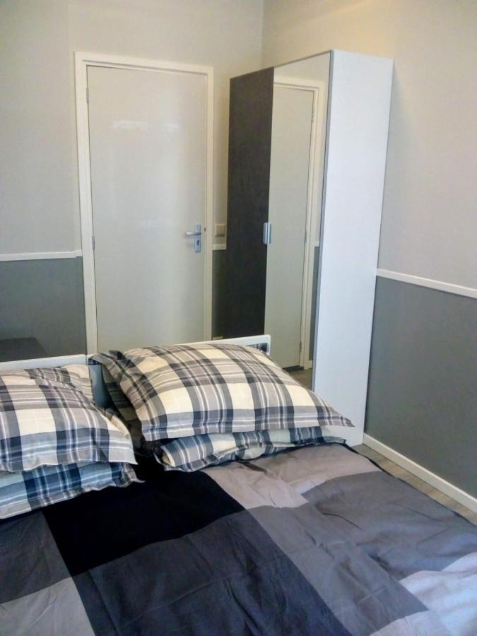 אמסטרדם Aldo, Not For Parties, Not A Hotel, Room With Shared Bathroom, No Kitchen מראה חיצוני תמונה