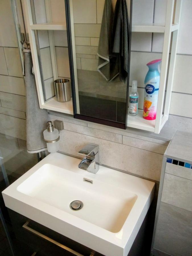 אמסטרדם Aldo, Not For Parties, Not A Hotel, Room With Shared Bathroom, No Kitchen מראה חיצוני תמונה